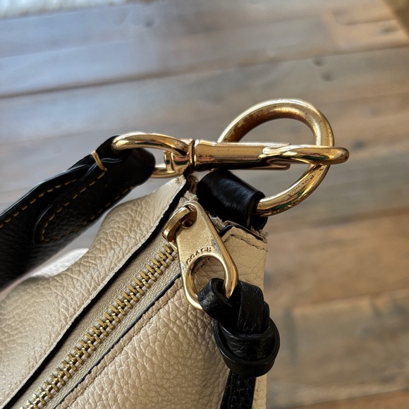 Coach Cream and Tan Leather Shoulder Bag - Picture 5 of 11